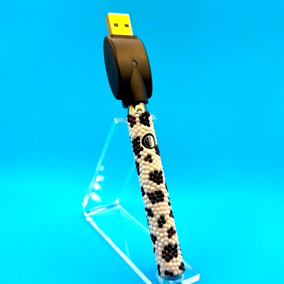 Cow Print Rhinestone 510 Threaded Battery - Picture 2 of 4